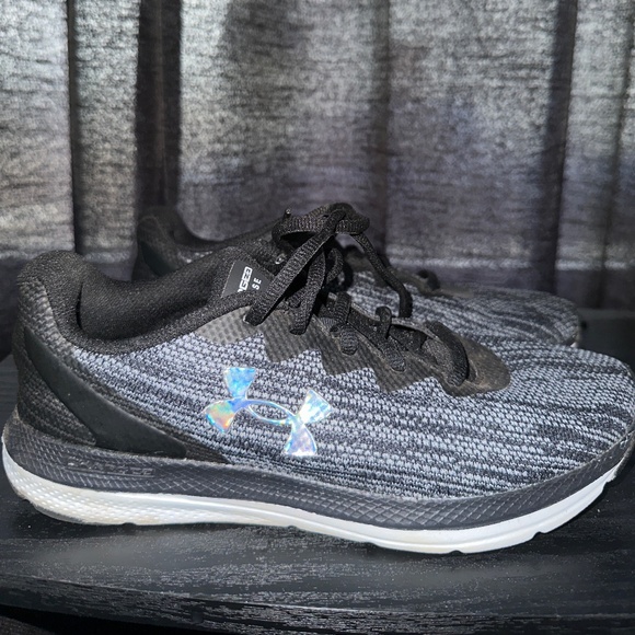 Women’s Under Armour Running Shoe - size 7.5 - Picture 1 of 3